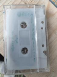 Söylüyor. Bülent Ersoy