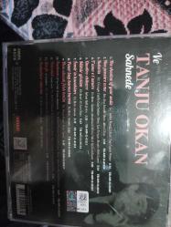 Ve Tanju Okan sahnede CD