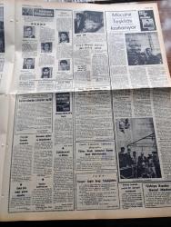Cumhuriyet Gazetesi - 3 Ağustos 1967 - Çetin Altan'la İlgili Karar İptal Edildi - Anayasa Mahkemesi Karma Komisyon'un Kuruluşunu Anayasa Ve İçtüzüğe Aykırı Buldu - 1 Numaralı Zenci Lider Carmichael Johnson'un Katlinin İstedi - Teknik Üniversite Rektörü Bedri Karafakioğlu - CHP Genel Sekreteri Bülent Ecevit Devlet Bakanı Hüsamettin Atabeyli'ye Cevap Verdi- Pülümür Depreminin Işığa Çıkardığı Acı Gerçekler Yazan Mücahit Beşer Yazı Dizisi - Mıdır Yemen'de Barış Teklif Etti - Burhan Felek Köşe Yazısı - Bir Yudum Çay İçin Yazan Yılmaz Çetiner Yazı Dizisi - Dişi Bond Çizgi Roman - Garth Çizgi Roman - Tiffany Jones Çizgi Roman - Malkoçoğlu Konu Ve Resim Ayhan Başoğlu - Kıbrıs Çıkmazı Ve Mücahitler Yazan Sait Arif Terzioğlu Yazı Dizisi - Pirelli - Süleyman Demirel Spora Eğildi - Amerika'nın Dallas Takımı Türkiye'de Maç Yapmak İstiyor - Fenerbahçe Cuma Günü Dinamo İle Karşılaşıyor - Sivasspor Nihayet Gerçek Yerini Buldu