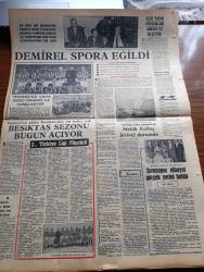 Cumhuriyet Gazetesi - 3 Ağustos 1967 - Çetin Altan'la İlgili Karar İptal Edildi - Anayasa Mahkemesi Karma Komisyon'un Kuruluşunu Anayasa Ve İçtüzüğe Aykırı Buldu - 1 Numaralı Zenci Lider Carmichael Johnson'un Katlinin İstedi - Teknik Üniversite Rektörü Bedri Karafakioğlu - CHP Genel Sekreteri Bülent Ecevit Devlet Bakanı Hüsamettin Atabeyli'ye Cevap Verdi- Pülümür Depreminin Işığa Çıkardığı Acı Gerçekler Yazan Mücahit Beşer Yazı Dizisi - Mıdır Yemen'de Barış Teklif Etti - Burhan Felek Köşe Yazısı - Bir Yudum Çay İçin Yazan Yılmaz Çetiner Yazı Dizisi - Dişi Bond Çizgi Roman - Garth Çizgi Roman - Tiffany Jones Çizgi Roman - Malkoçoğlu Konu Ve Resim Ayhan Başoğlu - Kıbrıs Çıkmazı Ve Mücahitler Yazan Sait Arif Terzioğlu Yazı Dizisi - Pirelli - Süleyman Demirel Spora Eğildi - Amerika'nın Dallas Takımı Türkiye'de Maç Yapmak İstiyor - Fenerbahçe Cuma Günü Dinamo İle Karşılaşıyor - Sivasspor Nihayet Gerçek Yerini Buldu