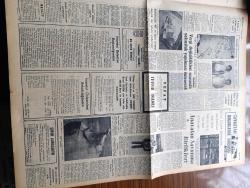 Cumhuriyet Gazetesi - 22 Temmuz 1967 - 12 Saat Devamlı Çalışan Meclis TİP Milletvekili Çetin Altan'ın Dokunulmazlığını Kaldırdı - Çetin Altan Anayasa Mahkemesine Başvuruyor - Sosyalizm Anayasanın Müsaade Ettiği Nispette 141 142'nin Dışındadır - İsmet İnönü Kıbrıs'ta Federasyonda Israr Edilmelidir - Aylak Musa Karikatür - Fransasız NATO Yazan Feridun Akkor - Rusya Ve Amerika Bir Tasarı Üzerinde Birleşmek Yolunda İsrail'i Tanımaktansa Mısır'ı Terk Ederiz - Papa İyi Niyetli Kişilerle Doğrudan Temas Edecekmiş - Türkiye Üzerinde Pazarlıklar Yazan Mehmet Barlas Yazı Dizisi - Dişi Bond Çizgi Roman - Garth Çizgi Roman - Tiffany Jones Çizgi Roman - Malkoçoğlu Konu Ve Resim Ayhan Başoğlu - Sinemada Özgürlüğün Sınırlarını Sansür Kısıtlıyor - Fenerbahçe Bugün Sezonu Açıyor - Basketbol Milli Takımımız Bugün Tahran'a Gidiyor