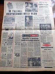 Cumhuriyet Gazetesi - 22 Temmuz 1967 - 12 Saat Devamlı Çalışan Meclis TİP Milletvekili Çetin Altan'ın Dokunulmazlığını Kaldırdı - Çetin Altan Anayasa Mahkemesine Başvuruyor - Sosyalizm Anayasanın Müsaade Ettiği Nispette 141 142'nin Dışındadır - İsmet İnönü Kıbrıs'ta Federasyonda Israr Edilmelidir - Aylak Musa Karikatür - Fransasız NATO Yazan Feridun Akkor - Rusya Ve Amerika Bir Tasarı Üzerinde Birleşmek Yolunda İsrail'i Tanımaktansa Mısır'ı Terk Ederiz - Papa İyi Niyetli Kişilerle Doğrudan Temas Edecekmiş - Türkiye Üzerinde Pazarlıklar Yazan Mehmet Barlas Yazı Dizisi - Dişi Bond Çizgi Roman - Garth Çizgi Roman - Tiffany Jones Çizgi Roman - Malkoçoğlu Konu Ve Resim Ayhan Başoğlu - Sinemada Özgürlüğün Sınırlarını Sansür Kısıtlıyor - Fenerbahçe Bugün Sezonu Açıyor - Basketbol Milli Takımımız Bugün Tahran'a Gidiyor
