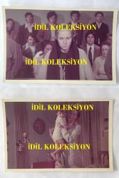 YEŞİLÇAM'IN YILDIZI FATMA GİRİK'İN ORİJİNAL 2'Lİ FOTOĞRAF SETİ - FATMA GİRİK'İN YALÇIN GÜLHAN İLE BAŞROLLERİ PAYLAŞTIĞI EKMEKÇİ KADIN İSİMLİ FİLMDEN ÇEKİLMİŞ 2 KARE, FATMA GİRİK DURUŞMA SALONUNDAYKEN ve ÇOCUĞUNU KUCAĞINDA TUTARKEN  - 18 x 12 cm EBADINDA - 1970'LER