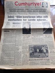 Cumhuriyet Gazetesi - 17 Ekim 1966 -Adamo- İsmet İnönü'nün Adnan Menderes Fatin Rüştü Zorlu Hasan Polatkan'ın İdamlarını Önlemek İçin Cemal Gürsel'e Yazdığı Mektup Açıklandı - İsmet İnönü Ölüm Kararlarının İnfazı Milli Menfaatlere Her Surette Aykırıdır - Cumhurbaşkanı Cevdet Sunay Deprem Bölgesinde Geceyi Çadırda Geçirdi - Kemal Satır İsmet İnönü İdamlarını Asla Desteklemedi - Boğazda Deniz Otobüsü Çalışacak - Ölüm Orucu Yurda Yayılıyor - Rusya'yı Moskova'da 2 0 Yendik - İlhan Selçuk Köşe Yazısı - Haftanın Panaroması Yazan Mehmet Barlas - Kaplumbağalar Yazan Fakir Baykurt Yazı Dizisi - Ankara'da Bir Rus Ajanı Yazan O. Penkovski Yazı Dizisi - James Bond Çizgi Roman - Malkoçoğlu Konu Ve Resim Ayhan Başoğlu - Şu Bizim Rumeli Yılmaz Çetiner Yazı Dizisi - Fenerbahçe İran Milli Takımı İle Yenişemediler - Spor Toto Kupası Altınordu Finalist Eskişehir Elendi - Avrupa Basketbol Şampiyonlarının 1966 67 Kuraları Dün Çekildi - 4 3 3'ün Kahraman Ruhu Kazandı