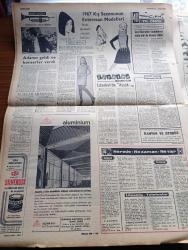 Cumhuriyet Gazetesi - 17 Ekim 1966 -Adamo- İsmet İnönü'nün Adnan Menderes Fatin Rüştü Zorlu Hasan Polatkan'ın İdamlarını Önlemek İçin Cemal Gürsel'e Yazdığı Mektup Açıklandı - İsmet İnönü Ölüm Kararlarının İnfazı Milli Menfaatlere Her Surette Aykırıdır - Cumhurbaşkanı Cevdet Sunay Deprem Bölgesinde Geceyi Çadırda Geçirdi - Kemal Satır İsmet İnönü İdamlarını Asla Desteklemedi - Boğazda Deniz Otobüsü Çalışacak - Ölüm Orucu Yurda Yayılıyor - Rusya'yı Moskova'da 2 0 Yendik - İlhan Selçuk Köşe Yazısı - Haftanın Panaroması Yazan Mehmet Barlas - Kaplumbağalar Yazan Fakir Baykurt Yazı Dizisi - Ankara'da Bir Rus Ajanı Yazan O. Penkovski Yazı Dizisi - James Bond Çizgi Roman - Malkoçoğlu Konu Ve Resim Ayhan Başoğlu - Şu Bizim Rumeli Yılmaz Çetiner Yazı Dizisi - Fenerbahçe İran Milli Takımı İle Yenişemediler - Spor Toto Kupası Altınordu Finalist Eskişehir Elendi - Avrupa Basketbol Şampiyonlarının 1966 67 Kuraları Dün Çekildi - 4 3 3'ün Kahraman Ruhu Kazandı