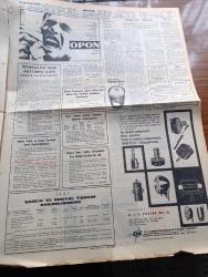 Cumhuriyet Gazetesi - 17 Ekim 1966 -Adamo- İsmet İnönü'nün Adnan Menderes Fatin Rüştü Zorlu Hasan Polatkan'ın İdamlarını Önlemek İçin Cemal Gürsel'e Yazdığı Mektup Açıklandı - İsmet İnönü Ölüm Kararlarının İnfazı Milli Menfaatlere Her Surette Aykırıdır - Cumhurbaşkanı Cevdet Sunay Deprem Bölgesinde Geceyi Çadırda Geçirdi - Kemal Satır İsmet İnönü İdamlarını Asla Desteklemedi - Boğazda Deniz Otobüsü Çalışacak - Ölüm Orucu Yurda Yayılıyor - Rusya'yı Moskova'da 2 0 Yendik - İlhan Selçuk Köşe Yazısı - Haftanın Panaroması Yazan Mehmet Barlas - Kaplumbağalar Yazan Fakir Baykurt Yazı Dizisi - Ankara'da Bir Rus Ajanı Yazan O. Penkovski Yazı Dizisi - James Bond Çizgi Roman - Malkoçoğlu Konu Ve Resim Ayhan Başoğlu - Şu Bizim Rumeli Yılmaz Çetiner Yazı Dizisi - Fenerbahçe İran Milli Takımı İle Yenişemediler - Spor Toto Kupası Altınordu Finalist Eskişehir Elendi - Avrupa Basketbol Şampiyonlarının 1966 67 Kuraları Dün Çekildi - 4 3 3'ün Kahraman Ruhu Kazandı