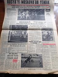Cumhuriyet Gazetesi - 17 Ekim 1966 -Adamo- İsmet İnönü'nün Adnan Menderes Fatin Rüştü Zorlu Hasan Polatkan'ın İdamlarını Önlemek İçin Cemal Gürsel'e Yazdığı Mektup Açıklandı - İsmet İnönü Ölüm Kararlarının İnfazı Milli Menfaatlere Her Surette Aykırıdır - Cumhurbaşkanı Cevdet Sunay Deprem Bölgesinde Geceyi Çadırda Geçirdi - Kemal Satır İsmet İnönü İdamlarını Asla Desteklemedi - Boğazda Deniz Otobüsü Çalışacak - Ölüm Orucu Yurda Yayılıyor - Rusya'yı Moskova'da 2 0 Yendik - İlhan Selçuk Köşe Yazısı - Haftanın Panaroması Yazan Mehmet Barlas - Kaplumbağalar Yazan Fakir Baykurt Yazı Dizisi - Ankara'da Bir Rus Ajanı Yazan O. Penkovski Yazı Dizisi - James Bond Çizgi Roman - Malkoçoğlu Konu Ve Resim Ayhan Başoğlu - Şu Bizim Rumeli Yılmaz Çetiner Yazı Dizisi - Fenerbahçe İran Milli Takımı İle Yenişemediler - Spor Toto Kupası Altınordu Finalist Eskişehir Elendi - Avrupa Basketbol Şampiyonlarının 1966 67 Kuraları Dün Çekildi - 4 3 3'ün Kahraman Ruhu Kazandı
