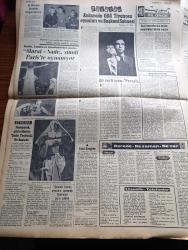 Cumhuriyet Gazetesi - 18 Ekim 1966 - Allah Belanı Versin Yazan Nadir Nadi Köşe Yazısı - Kıbrıs'ta Hükümran Üs Verilmesinin İstedik - Turhan Feyzioğlu 76'lar Grubunun İleri Gelenleri İle Görüştü - CHP Kurultayı Bugün Çalışmaya Başlıyor - İstanbul'da Ölüm Orucunda Başlayan Teknikerler Maçkadaki Tekniker Okulunun Bahçesinde - Cumhurbaşkanı Cevdet Sunay'a Deprem Bölgesinde 261 dilekçe Verildi - Suriye Uyruklu Bütün Özel Ve Tüzel Kişi Mallarına El Kondu - Amerika Cumhurbaşkanı Johnson Komünist Çin'le Uzlaşma İstedi - Yeni Bir Siyasi Parti Kuruldu Birlik Partisi - Mustafa Kemal'in Partisi Nerede Olmak Zorundadır Yazan Baha Arıkan - İlhan Selçuk Köşe Yazısı -  Sıra Mao'ya Geldi - Kaplumbağalar Yazan Fakir Baykurt Yazı Dizisi - Ankara'da Bir Rus Ajanı Yazan O. Penkovski Yazı Dizisi - James Bond Çizgi Roman - Tiffany Jones Çizgi Roman - Malkoçoğlu Konu Ve Resim Ayhan Başoğlu - Şu Bizim Rumeli Yazan Yılmaz Çetiner Yazı Dizisi - Lale Oraloğlu da Perdesini Açtı - Bir Yerli Oyun Parazit