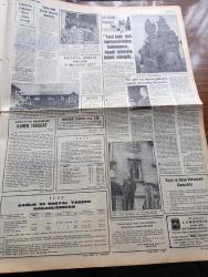 Cumhuriyet Gazetesi - 21 Ekim 1966 - Cumhurbaşkanı Cevdet Sunay Kararnameyi İmzaladı Diyanet İşleri Başkanı İbrahim Elmalı Görevden Alındı - CHP Kurultayının Üçüncü Günü - Bülent Ecevit Konuşurken Gürültü Yapan Bazı Üyeler Tartaklandı ve Yuhalandı - Dün De Kasım Gülek Ve Kemal Satır Çatıştı - Tekniker Öğrencilerin Açlık Grevi - Şinasi Osma - Suriye'de Dün Sabah Türkiye Aleyhine Gösteriler Yapıldı - Nobel Edebiyat Ödülünü 2 Musevi Yazar Samuel Joseph Agnon İle Nelly Sachs Paylaştı - Süleyman Demirel Afganistan'a Davet Edildi - Barış Gönüllüleri Tartışması Yazan Doçent Doktor Cavit Orhan Tütengil - Aracılar Saltanatı Yazan İlhan Selçuk Köşe Yazısı - Şam'a Göre İsrail'le Savaş Hiç Şüphesiz Olacaktır - Kaplumbağalar Yazan Fakir Baykurt Yazı Dizisi - Ankara'da Bir Rus Ajanı Yazan O. Penkovski Yazı Dizisi - James Bond Çizgi Roman - Malkoçoğlu Konu Ve Resim Ayhan Başoğlu - Deprem Sebebiyle Varto'ya İngiliz Yardımı 9 Milyonu Aştı - İki El Ateş Oyununun Bir Sahnesinde Zeki Alasya Fotoğraf