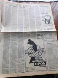 Cumhuriyet Gazetesi - 21 Ekim 1966 - Cumhurbaşkanı Cevdet Sunay Kararnameyi İmzaladı Diyanet İşleri Başkanı İbrahim Elmalı Görevden Alındı - CHP Kurultayının Üçüncü Günü - Bülent Ecevit Konuşurken Gürültü Yapan Bazı Üyeler Tartaklandı ve Yuhalandı - Dün De Kasım Gülek Ve Kemal Satır Çatıştı - Tekniker Öğrencilerin Açlık Grevi - Şinasi Osma - Suriye'de Dün Sabah Türkiye Aleyhine Gösteriler Yapıldı - Nobel Edebiyat Ödülünü 2 Musevi Yazar Samuel Joseph Agnon İle Nelly Sachs Paylaştı - Süleyman Demirel Afganistan'a Davet Edildi - Barış Gönüllüleri Tartışması Yazan Doçent Doktor Cavit Orhan Tütengil - Aracılar Saltanatı Yazan İlhan Selçuk Köşe Yazısı - Şam'a Göre İsrail'le Savaş Hiç Şüphesiz Olacaktır - Kaplumbağalar Yazan Fakir Baykurt Yazı Dizisi - Ankara'da Bir Rus Ajanı Yazan O. Penkovski Yazı Dizisi - James Bond Çizgi Roman - Malkoçoğlu Konu Ve Resim Ayhan Başoğlu - Deprem Sebebiyle Varto'ya İngiliz Yardımı 9 Milyonu Aştı - İki El Ateş Oyununun Bir Sahnesinde Zeki Alasya Fotoğraf