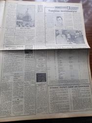 Cumhuriyet Gazetesi - 25 Kasım 1966 - Süleyman Demirel Sizce İhtilal Havası Var mı Sorusuna Dedi Ki Meşru Bir Memlekette Böyle Bir Şey Mi Olur - Mehmet Ali Aybar Tekrar Tip Genel Başkanı Oldu - Suudi Arabistan İsrail'e Karşı Ürdün'e 20.000 Asker Verdi - Genelkurmay Başkanı Orgeneral Cemal Tural İstifa Söylentilerini Yalanladı - Aylak Musa Karikatür - İlhan Selçuk Köşe Yazısı - Kuzey Vietnamlılar ABD Bombalarının Parçalarından Tarım Aleti Yapıyor - İngiltere'de İdam Cezasının Yeniden Kabulü Reddedildi - Sınıf Arkadaşım Atatürk Yazan General Ali Fuat Cebesoy Yazı Dizisi - Dişi Bond Çizgi Roman - Garth Çizgi Roman - Tiffany Jones Çizgi Roman - Malkoçoğlu Konu Ve Resim Ayhan Başoğlu - Kennedy Suikastı Ve Sonrası Derleyen Orhan Duru Yazı Dizisi - Düşünce Tiyatrosu Ve Uzak Adlı Oyun - Kartaca Festivaline Üç Filmle Katılıyoruz - Beşiktaş Yabancı Hakem İsteyecek - Önce Mannocci Can Bartu'yu Yedi Sonra Can Bartu Mannocci'yi