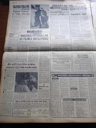 Cumhuriyet Gazetesi - 25 Kasım 1966 - Süleyman Demirel Sizce İhtilal Havası Var mı Sorusuna Dedi Ki Meşru Bir Memlekette Böyle Bir Şey Mi Olur - Mehmet Ali Aybar Tekrar Tip Genel Başkanı Oldu - Suudi Arabistan İsrail'e Karşı Ürdün'e 20.000 Asker Verdi - Genelkurmay Başkanı Orgeneral Cemal Tural İstifa Söylentilerini Yalanladı - Aylak Musa Karikatür - İlhan Selçuk Köşe Yazısı - Kuzey Vietnamlılar ABD Bombalarının Parçalarından Tarım Aleti Yapıyor - İngiltere'de İdam Cezasının Yeniden Kabulü Reddedildi - Sınıf Arkadaşım Atatürk Yazan General Ali Fuat Cebesoy Yazı Dizisi - Dişi Bond Çizgi Roman - Garth Çizgi Roman - Tiffany Jones Çizgi Roman - Malkoçoğlu Konu Ve Resim Ayhan Başoğlu - Kennedy Suikastı Ve Sonrası Derleyen Orhan Duru Yazı Dizisi - Düşünce Tiyatrosu Ve Uzak Adlı Oyun - Kartaca Festivaline Üç Filmle Katılıyoruz - Beşiktaş Yabancı Hakem İsteyecek - Önce Mannocci Can Bartu'yu Yedi Sonra Can Bartu Mannocci'yi