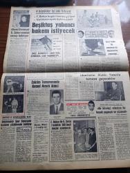 Cumhuriyet Gazetesi - 25 Kasım 1966 - Süleyman Demirel Sizce İhtilal Havası Var mı Sorusuna Dedi Ki Meşru Bir Memlekette Böyle Bir Şey Mi Olur - Mehmet Ali Aybar Tekrar Tip Genel Başkanı Oldu - Suudi Arabistan İsrail'e Karşı Ürdün'e 20.000 Asker Verdi - Genelkurmay Başkanı Orgeneral Cemal Tural İstifa Söylentilerini Yalanladı - Aylak Musa Karikatür - İlhan Selçuk Köşe Yazısı - Kuzey Vietnamlılar ABD Bombalarının Parçalarından Tarım Aleti Yapıyor - İngiltere'de İdam Cezasının Yeniden Kabulü Reddedildi - Sınıf Arkadaşım Atatürk Yazan General Ali Fuat Cebesoy Yazı Dizisi - Dişi Bond Çizgi Roman - Garth Çizgi Roman - Tiffany Jones Çizgi Roman - Malkoçoğlu Konu Ve Resim Ayhan Başoğlu - Kennedy Suikastı Ve Sonrası Derleyen Orhan Duru Yazı Dizisi - Düşünce Tiyatrosu Ve Uzak Adlı Oyun - Kartaca Festivaline Üç Filmle Katılıyoruz - Beşiktaş Yabancı Hakem İsteyecek - Önce Mannocci Can Bartu'yu Yedi Sonra Can Bartu Mannocci'yi