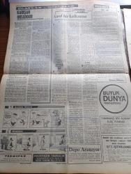 Cumhuriyet Gazetesi - 2 Aralık 1966 - Günün Notları Yazan Ecvet Güresin Köşe Yazısı - Maliye Bakanı Cihat Bilgehan 1967 Mali Yıl Bütçesi Hakkında Açıklama Yaptı - Dış Borçların Tutarı 1 Milyar 187 Milyon Dolara Yükseldi - Asrın Fotoğrafı Ayda Kopernik Krateri - TİP Genel Sekreteri Rıza Kuas Türk İş'e Cevap Verdi - Werren Tahkikatı Komisyonunun Başkan Kennedy'in Katili Olarak Nitelediği Oswald Türkiye'ye Gitmek İçin De Pasaport İstemiş - Aşırı Sağ Yazan İlhan Selçuk Köşe Yazısı - Aylak Musa Karikatür - Nimbüs Karikatür - Birleşmiş Milletler Bütün Devletlere Çağrıda Bulundu Toprak Bütünlüğü Ve Bağımsızlığa Saygı Gösterin - Mao Zedung'un Son Resimlerinden Birisi - Sınıf Arkadaşım Atatürk Yazan General Ali Fuat Cebesoy Yazı Dizisi - Dişi Bond Çizgi Roman - Garth Çizgi Roman - Tiffany Jones Çizgi Roman - Malkoçoğlu Konu Ve Resim Ayhan Başoğlu - General Motors Grubu Arabalar - 1967 Chevrolet İmpala - Chrysler Grubu Arabalar - 1967 Newport Custom - Fenerbahçe'yi 1 0 Yenen Galatasaray Şampiyon