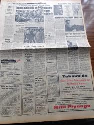 Cumhuriyet Gazetesi - 2 Aralık 1966 - Günün Notları Yazan Ecvet Güresin Köşe Yazısı - Maliye Bakanı Cihat Bilgehan 1967 Mali Yıl Bütçesi Hakkında Açıklama Yaptı - Dış Borçların Tutarı 1 Milyar 187 Milyon Dolara Yükseldi - Asrın Fotoğrafı Ayda Kopernik Krateri - TİP Genel Sekreteri Rıza Kuas Türk İş'e Cevap Verdi - Werren Tahkikatı Komisyonunun Başkan Kennedy'in Katili Olarak Nitelediği Oswald Türkiye'ye Gitmek İçin De Pasaport İstemiş - Aşırı Sağ Yazan İlhan Selçuk Köşe Yazısı - Aylak Musa Karikatür - Nimbüs Karikatür - Birleşmiş Milletler Bütün Devletlere Çağrıda Bulundu Toprak Bütünlüğü Ve Bağımsızlığa Saygı Gösterin - Mao Zedung'un Son Resimlerinden Birisi - Sınıf Arkadaşım Atatürk Yazan General Ali Fuat Cebesoy Yazı Dizisi - Dişi Bond Çizgi Roman - Garth Çizgi Roman - Tiffany Jones Çizgi Roman - Malkoçoğlu Konu Ve Resim Ayhan Başoğlu - General Motors Grubu Arabalar - 1967 Chevrolet İmpala - Chrysler Grubu Arabalar - 1967 Newport Custom - Fenerbahçe'yi 1 0 Yenen Galatasaray Şampiyon