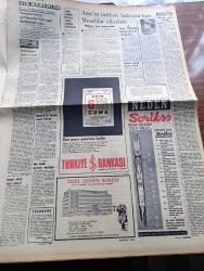 Cumhuriyet Gazetesi - 17 Eylül 1967 - Günün Notları Yazan Ecvet Güresin Köşe Yazısı - Ticaret Bakanı Ahmet Türkel'e Göre Zeytinyağı Skandalı İhracatımızı Etkilemedi - İhraç Edilen Yağlar Kontrolden Geçecek - Romanya Türkleri Süleyman Demirel'e Tezahürat Yaptılar - Vatani Görev Yazan Fikret Otyam - Bülent Ecevit İrticaın Başı Başbakan Süleyman Demirel'dir - Aylak Musa Karikatür - İlhan Selçuk Köşe Yazısı - Burhan Felek Köşe Yazısı - Mao Kendi Mezarını Hazırlıyor - Dişi Bond Çizgi Roman - Garth Çizgi Roman - Tiffany Jones Çizgi Roman - Fındık Tefecileri Yazan Yılmaz Çetiner Yazı Dizisi - Fenerbahçe Vefa'ya Takıldı 1 1 - İsmail Akçay Maratonda İkinci Oldu - Beşiktaş Viyana'ya Gitti - Milli Bisikletçimiz Rıfat Çalışkan Dün Yurda Döndü - Cinsiyet Testinde Kadınlık Ölçülerine Uymayan Bir Şampiyon Diskalifiye Edildi - Balkan Masa Tenisi Şampiyonası 1967 - Akdeniz Oyunlarında Son Madalya Durumu - Basketbolda Yunanistan'ı 87 84 Yendik