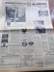 Cumhuriyet Gazetesi - 17 Eylül 1967 - Günün Notları Yazan Ecvet Güresin Köşe Yazısı - Ticaret Bakanı Ahmet Türkel'e Göre Zeytinyağı Skandalı İhracatımızı Etkilemedi - İhraç Edilen Yağlar Kontrolden Geçecek - Romanya Türkleri Süleyman Demirel'e Tezahürat Yaptılar - Vatani Görev Yazan Fikret Otyam - Bülent Ecevit İrticaın Başı Başbakan Süleyman Demirel'dir - Aylak Musa Karikatür - İlhan Selçuk Köşe Yazısı - Burhan Felek Köşe Yazısı - Mao Kendi Mezarını Hazırlıyor - Dişi Bond Çizgi Roman - Garth Çizgi Roman - Tiffany Jones Çizgi Roman - Fındık Tefecileri Yazan Yılmaz Çetiner Yazı Dizisi - Fenerbahçe Vefa'ya Takıldı 1 1 - İsmail Akçay Maratonda İkinci Oldu - Beşiktaş Viyana'ya Gitti - Milli Bisikletçimiz Rıfat Çalışkan Dün Yurda Döndü - Cinsiyet Testinde Kadınlık Ölçülerine Uymayan Bir Şampiyon Diskalifiye Edildi - Balkan Masa Tenisi Şampiyonası 1967 - Akdeniz Oyunlarında Son Madalya Durumu - Basketbolda Yunanistan'ı 87 84 Yendik