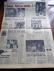 Cumhuriyet Gazetesi - 17 Eylül 1967 - Günün Notları Yazan Ecvet Güresin Köşe Yazısı - Ticaret Bakanı Ahmet Türkel'e Göre Zeytinyağı Skandalı İhracatımızı Etkilemedi - İhraç Edilen Yağlar Kontrolden Geçecek - Romanya Türkleri Süleyman Demirel'e Tezahürat Yaptılar - Vatani Görev Yazan Fikret Otyam - Bülent Ecevit İrticaın Başı Başbakan Süleyman Demirel'dir - Aylak Musa Karikatür - İlhan Selçuk Köşe Yazısı - Burhan Felek Köşe Yazısı - Mao Kendi Mezarını Hazırlıyor - Dişi Bond Çizgi Roman - Garth Çizgi Roman - Tiffany Jones Çizgi Roman - Fındık Tefecileri Yazan Yılmaz Çetiner Yazı Dizisi - Fenerbahçe Vefa'ya Takıldı 1 1 - İsmail Akçay Maratonda İkinci Oldu - Beşiktaş Viyana'ya Gitti - Milli Bisikletçimiz Rıfat Çalışkan Dün Yurda Döndü - Cinsiyet Testinde Kadınlık Ölçülerine Uymayan Bir Şampiyon Diskalifiye Edildi - Balkan Masa Tenisi Şampiyonası 1967 - Akdeniz Oyunlarında Son Madalya Durumu - Basketbolda Yunanistan'ı 87 84 Yendik