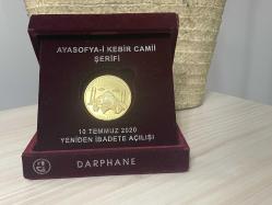 2020 - Ayasofya-i Kebir Camii Şerifi Gümüş üzeri Altın Hatıra Parası - Çil - Darphane orjinal kutusunda (Kutu alt üst kapaklarda kayma oluyor)