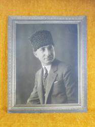 OSMANLI DÖNEMİ KALPAKLI ADAM SİYAH BEYAZ FOTOĞRAF