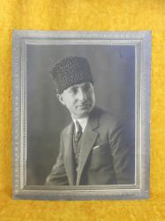 OSMANLI DÖNEMİ KALPAKLI ADAM SİYAH BEYAZ FOTOĞRAF