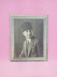 OSMANLI DÖNEMİ KALPAKLI ADAM SİYAH BEYAZ FOTOĞRAF