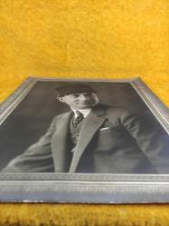 OSMANLI DÖNEMİ KALPAKLI ADAM SİYAH BEYAZ FOTOĞRAF