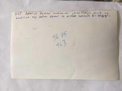 YEŞİLÇAM'IN YILDIZI FATMA GİRİK'İN ORİJİNAL FOTOĞRAFI - 1989 SEÇİMLERİNDE SOSYAL DEMOKRAT HALKÇI PARTİ SHP'DEN ŞİŞLİ BELEDİYE BAŞKANI SEÇİLEN FATMA GİRİK'İN BAŞKANLIK SÜRECİNDE ÇEKİLMİŞ BİR FOTOĞRAFI - FATMA GİRİK MAKANINDA OTURURKEN KENDİSİNE ÇAY GETİREN ORTAOKULLU ERKEK ÇOCUK ÖĞRENCİSİ İLE - SİYAH & BEYAZ - 18 x 12 cm EBADINDA