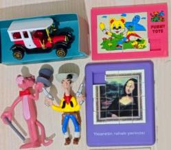 Red kit pembe panter figür oyuncak. Mini model klasik araba. Plastik kaydırmalı sürtmeli puzzle yapboz lar nostalji koleksiyon vintage retro tasarım hediye süs aksesuar dekor antika reklam promosyon minyatür diorama