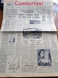 Cumhuriyet Gazetesi - 23 Kasım 1966 - Asayişe Diyecek Var Mı Yazan Nadir Nadi Köşe Yazısı - Ziraat Bankası Genel Müdürü Fikret Aktekin İstifa Etti - 4082 Proje İçin 25 Milyar Lazım - Tarabya Otelinde Düzenlenen Türkiye'de İktisadi Planlama Semineri - Genel Kurmay İlhami Soysal'ın Dövülmesi Hakkında Açıklama Yaptı - Türkiye İşçi Partisi Komünistlik İsnad Edenleri Mahkemeye Verecek - Ben Barka Ne İstiyordu Yazan Doktor Hıfzı Topuz Köşe Yazısı - Ortanın Soluna Yazan İlhan Selçuk Köşe Yazısı - Neo Nazilerin Başarısı İçte ve Dışta Kaygı Yarattı - Burhan Felek Köşe Yazısı - Sınıf Arkadaşım Atatürk Yazan General Ali Fuat Cebesoy Yazı Dizisi - Dişi Bond Çizgi Roman - Garth Çizgi Roman - Tiffany Jones Çizgi Roman - Malkoçoğlu Konu Ve Resim Ayhan Başoğlu - Kennedy Suikastı Ve Sonrası Derleyen Orhan Duru Yazı Dizisi - Başarılı Oyuncu Kale Belkıs Manken Okulu Milli Eğitim Programına Alınmalı - Dolmabahçe Stadında Spor Yazarları Kupası Maçı Beşiktaş Galatasaray - Metin Oktay - Gündüz Kılıç