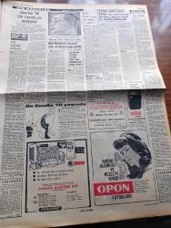 Cumhuriyet Gazetesi - 23 Kasım 1966 - Asayişe Diyecek Var Mı Yazan Nadir Nadi Köşe Yazısı - Ziraat Bankası Genel Müdürü Fikret Aktekin İstifa Etti - 4082 Proje İçin 25 Milyar Lazım - Tarabya Otelinde Düzenlenen Türkiye'de İktisadi Planlama Semineri - Genel Kurmay İlhami Soysal'ın Dövülmesi Hakkında Açıklama Yaptı - Türkiye İşçi Partisi Komünistlik İsnad Edenleri Mahkemeye Verecek - Ben Barka Ne İstiyordu Yazan Doktor Hıfzı Topuz Köşe Yazısı - Ortanın Soluna Yazan İlhan Selçuk Köşe Yazısı - Neo Nazilerin Başarısı İçte ve Dışta Kaygı Yarattı - Burhan Felek Köşe Yazısı - Sınıf Arkadaşım Atatürk Yazan General Ali Fuat Cebesoy Yazı Dizisi - Dişi Bond Çizgi Roman - Garth Çizgi Roman - Tiffany Jones Çizgi Roman - Malkoçoğlu Konu Ve Resim Ayhan Başoğlu - Kennedy Suikastı Ve Sonrası Derleyen Orhan Duru Yazı Dizisi - Başarılı Oyuncu Kale Belkıs Manken Okulu Milli Eğitim Programına Alınmalı - Dolmabahçe Stadında Spor Yazarları Kupası Maçı Beşiktaş Galatasaray - Metin Oktay - Gündüz Kılıç