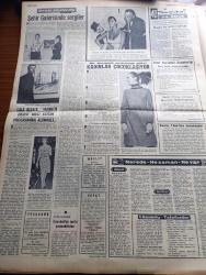 Cumhuriyet Gazetesi - 23 Kasım 1966 - Asayişe Diyecek Var Mı Yazan Nadir Nadi Köşe Yazısı - Ziraat Bankası Genel Müdürü Fikret Aktekin İstifa Etti - 4082 Proje İçin 25 Milyar Lazım - Tarabya Otelinde Düzenlenen Türkiye'de İktisadi Planlama Semineri - Genel Kurmay İlhami Soysal'ın Dövülmesi Hakkında Açıklama Yaptı - Türkiye İşçi Partisi Komünistlik İsnad Edenleri Mahkemeye Verecek - Ben Barka Ne İstiyordu Yazan Doktor Hıfzı Topuz Köşe Yazısı - Ortanın Soluna Yazan İlhan Selçuk Köşe Yazısı - Neo Nazilerin Başarısı İçte ve Dışta Kaygı Yarattı - Burhan Felek Köşe Yazısı - Sınıf Arkadaşım Atatürk Yazan General Ali Fuat Cebesoy Yazı Dizisi - Dişi Bond Çizgi Roman - Garth Çizgi Roman - Tiffany Jones Çizgi Roman - Malkoçoğlu Konu Ve Resim Ayhan Başoğlu - Kennedy Suikastı Ve Sonrası Derleyen Orhan Duru Yazı Dizisi - Başarılı Oyuncu Kale Belkıs Manken Okulu Milli Eğitim Programına Alınmalı - Dolmabahçe Stadında Spor Yazarları Kupası Maçı Beşiktaş Galatasaray - Metin Oktay - Gündüz Kılıç