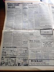 Cumhuriyet Gazetesi - 8 Kasım 1966 - Adalet Partisi Nereden Yazan Nadir Nadi Köşe Yazısı - Konsorsiyumdan 268 Milyon Dolar İstedik - Hukuk Fakültesinde Boykot Başladı - 11 Bin Öğrenci Derslere Girmedi - Türk Tarih Kurumunun Kararı Bursa Nutkunu 1933'de Atatürk Söylemiştir - İsmet İnönü Hilafeti Getirseler Gülünç Bir Şey Olur Dedi - Burjuva Ötesinde Sola Açılış Yazan Profesör Bahri Savcı - Aylak Musa Karikatür - Nimbüs Karikatür - İlhan Selçuk Köşe Yazısı -  Bolşevik İhtilalinin 49. Yıldönümü - Çin 5 Yılda Uzun Menzilli Füzelere Sahip Olacak - Dişi Bond Çizgi Roman - Garth Çizgi Roman - Malkoçoğlu Konu Ve Resim Ayhan Başoğlu - Sınıf Arkadaşım Atatürk Yazan General Ali Fuat Cebesoy - Yılmaz Çetiner Şu Bizim Rumeli Yazı Dizisi - Oraloğlu Tiyatrosu Eğitici Bir Romanı Sunacak - Olağanüstü Kongre Yapılmıyor Beşiktaşlılar Uzlaşıyorlar - Fenerbahçe'de Gece Sokağa Çıkma Yasağı Kondu - Şükrü Birant Ay-yıldızlı Formayla -  Spor Toto'da 20 Tahmin