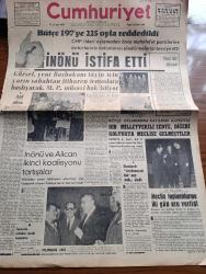 Cumhuriyet Gazetesi - 14 Şubat 1965 - Asıl Dava Yazan Nadir Nadi Köşe Yazısı - Bütçe 197'ye 225 Oyla Reddedildi - İsmet İnönü İstifa Etti - Cemal Gürsel Yeni Başbakanı Tayin İçin Yarın Sabahtan İtibaren Temaslara Başlayacak - İsmet İnönü Ve Ekrem Alican İkinci Koalisyonu Tartıştılar - Yeni Bir Dönem Yazan Ecvet Güresin Köşe Yazısı - Adalet Partisi Genel Başkanı Süleyman Demirel Söylenecek Bir Şey Yok Dedi - İlhan Selçuk Köşe Yazısı - Bozkırdaki Çekirdek Yazan Kemal Tahir Yazı Dizisi - Rusya Vietnam'da Amerika İle Savaş İhtimalinden Endişe Ediyor - Elizabeth Taylor Zayıflamanın Sırrını Buldu - Malkoçoğlu Konu Ve Resim Ayhan Başoğlu - Marilyn Monroe Ernest Hemingway Robert Young Birbirlerine Hiç Benzemeyen İnsanlardı Fakat Hepsinin Sonu Aynı Oldu - Gina Lolllobrigida Yeni Filmi İçin Sarışın Oldu - James Bond Çizgi Roman - Nimbüs Karikatür - Beşiktaş Kader Maçını Galatasarayla Oynuyor - Galatasaray Kongresini Suphi Batur Kazandı - Fenerbahçe Çamur Ve Feriköy'ü Yendi - Spor Bilmeceleri