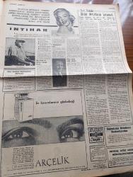 Cumhuriyet Gazetesi - 14 Şubat 1965 - Asıl Dava Yazan Nadir Nadi Köşe Yazısı - Bütçe 197'ye 225 Oyla Reddedildi - İsmet İnönü İstifa Etti - Cemal Gürsel Yeni Başbakanı Tayin İçin Yarın Sabahtan İtibaren Temaslara Başlayacak - İsmet İnönü Ve Ekrem Alican İkinci Koalisyonu Tartıştılar - Yeni Bir Dönem Yazan Ecvet Güresin Köşe Yazısı - Adalet Partisi Genel Başkanı Süleyman Demirel Söylenecek Bir Şey Yok Dedi - İlhan Selçuk Köşe Yazısı - Bozkırdaki Çekirdek Yazan Kemal Tahir Yazı Dizisi - Rusya Vietnam'da Amerika İle Savaş İhtimalinden Endişe Ediyor - Elizabeth Taylor Zayıflamanın Sırrını Buldu - Malkoçoğlu Konu Ve Resim Ayhan Başoğlu - Marilyn Monroe Ernest Hemingway Robert Young Birbirlerine Hiç Benzemeyen İnsanlardı Fakat Hepsinin Sonu Aynı Oldu - Gina Lolllobrigida Yeni Filmi İçin Sarışın Oldu - James Bond Çizgi Roman - Nimbüs Karikatür - Beşiktaş Kader Maçını Galatasarayla Oynuyor - Galatasaray Kongresini Suphi Batur Kazandı - Fenerbahçe Çamur Ve Feriköy'ü Yendi - Spor Bilmeceleri