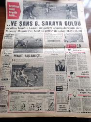 Cumhuriyet Gazetesi - 15 Şubat 1965 - Günün Notları Yazan Ecvet Güresin Köşe Yazısı - Adalet Partisi Genel İdare Kurulu Toplantı Yaptı - Cemal Gürsel 4'lü Koalisyon İstiyor - Adalet Partisi Görev Verilirse Hükümeti Kuracak -  İsmet İnönü Briç Oynadı Ve Kaybetti -  Ekrem Alican'ın İsmet İnönü'nün Düşürülmesinden Önce Yaptığı Konuşma - İlhan Selçuk Köşe Yazısı - Bozkırdaki Çekirdek Yazan Kemal Tahir Yazı Dizisi - Kızıl Çin Kuzey Vietnam Sınırına 200 Bin Asker Yığdı - Kiliseyle Franco Rejimi Arasında Mücadele Şiddetlendi - Rockefeller Tesisi Ankara Üniversitesine 2.250.000 Lira Bağışladı - İngiltere Kraliçesinin Sırlarını Bilen Tek Kadın Bobo - Malkoçoğlu Konu Ve Resim Ayhan Başoğlu - Sophia Loren'in Oynadığı Lady L Filmi Bitmek Üzere - Hülya Koçyiğit Sadri Alışık'la Yeni Bir Filmde Rol Alıyor Fotoğraf - James Bond Çizgi Roman - Georges Zautner - Ve Şans Galatasaray'a Güldü Beşiktaş'ı Yendi - Hakkı Yeten Kongreyi Açık Farkla Kazandı - Spor Toto Tahminleri - Yazık Oldu Beşiktaş'a