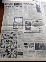 Cumhuriyet Gazetesi - 19 Şubat 1965 - Suat Hayri Ürgüplü Protokol Üzerinde Anlaştık Dedi - Üç Lider Kabineye Girmedi Kabine Bugün Açıklanıyor - İnönü Kabinesi Dün Son Defa Toplandı - Salihli'de 6700 Ev Boşaltıldı - Kalpak Giyenler Takip Ediliyor - Cevdet Sunay İsmet İnönü'yü Ziyaretten Sonra Görüşünü Açıkladı Kanunlara İtaattan Başka Söze Ehemmiyet Vermeyiz - İlhan Selçuk Köşe Yazısı - Bozkırdaki Çekirdek Yazan Kemal Tahir Yazı Dizisi - Nasır Doğu Almanya'yı Tanımayacak - Amerika Kuzey Vietnam'ı Bombalamaya Devam Ediyor - Çin Türkistan'ında Ayaklanmalar Oluyor - Malkoçoğlu Konu Ve Resim Ayhan Başoğlu - Körler Artık Kitap Okuyacak - Poto Poto Yazan Erich Von Strocheim Yazı işleri - Fransız Gençliğinin Taptığı Yıldız Slyvie Vartan - James Bond Çizgi Roman - Elif Hanım Karikatür - İzmirliler Fenerbahçe'yi Severiz Fakat Fırsat Bulursak Yeneriz - Beşiktaş Dün Kampa Girdi - İtalya'daki Spor Elçimiz Can Bartu'nun 24 Saati - Avrupa'da Yegane Namağlup Takım Fenerbahçe - Galatasaray