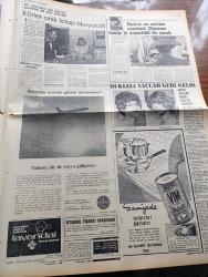 Cumhuriyet Gazetesi - 19 Şubat 1965 - Suat Hayri Ürgüplü Protokol Üzerinde Anlaştık Dedi - Üç Lider Kabineye Girmedi Kabine Bugün Açıklanıyor - İnönü Kabinesi Dün Son Defa Toplandı - Salihli'de 6700 Ev Boşaltıldı - Kalpak Giyenler Takip Ediliyor - Cevdet Sunay İsmet İnönü'yü Ziyaretten Sonra Görüşünü Açıkladı Kanunlara İtaattan Başka Söze Ehemmiyet Vermeyiz - İlhan Selçuk Köşe Yazısı - Bozkırdaki Çekirdek Yazan Kemal Tahir Yazı Dizisi - Nasır Doğu Almanya'yı Tanımayacak - Amerika Kuzey Vietnam'ı Bombalamaya Devam Ediyor - Çin Türkistan'ında Ayaklanmalar Oluyor - Malkoçoğlu Konu Ve Resim Ayhan Başoğlu - Körler Artık Kitap Okuyacak - Poto Poto Yazan Erich Von Strocheim Yazı işleri - Fransız Gençliğinin Taptığı Yıldız Slyvie Vartan - James Bond Çizgi Roman - Elif Hanım Karikatür - İzmirliler Fenerbahçe'yi Severiz Fakat Fırsat Bulursak Yeneriz - Beşiktaş Dün Kampa Girdi - İtalya'daki Spor Elçimiz Can Bartu'nun 24 Saati - Avrupa'da Yegane Namağlup Takım Fenerbahçe - Galatasaray