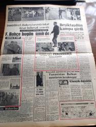 Cumhuriyet Gazetesi - 19 Şubat 1965 - Suat Hayri Ürgüplü Protokol Üzerinde Anlaştık Dedi - Üç Lider Kabineye Girmedi Kabine Bugün Açıklanıyor - İnönü Kabinesi Dün Son Defa Toplandı - Salihli'de 6700 Ev Boşaltıldı - Kalpak Giyenler Takip Ediliyor - Cevdet Sunay İsmet İnönü'yü Ziyaretten Sonra Görüşünü Açıkladı Kanunlara İtaattan Başka Söze Ehemmiyet Vermeyiz - İlhan Selçuk Köşe Yazısı - Bozkırdaki Çekirdek Yazan Kemal Tahir Yazı Dizisi - Nasır Doğu Almanya'yı Tanımayacak - Amerika Kuzey Vietnam'ı Bombalamaya Devam Ediyor - Çin Türkistan'ında Ayaklanmalar Oluyor - Malkoçoğlu Konu Ve Resim Ayhan Başoğlu - Körler Artık Kitap Okuyacak - Poto Poto Yazan Erich Von Strocheim Yazı işleri - Fransız Gençliğinin Taptığı Yıldız Slyvie Vartan - James Bond Çizgi Roman - Elif Hanım Karikatür - İzmirliler Fenerbahçe'yi Severiz Fakat Fırsat Bulursak Yeneriz - Beşiktaş Dün Kampa Girdi - İtalya'daki Spor Elçimiz Can Bartu'nun 24 Saati - Avrupa'da Yegane Namağlup Takım Fenerbahçe - Galatasaray
