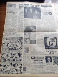 Cumhuriyet Gazetesi - 22 Şubat 1965 - Günün Notları Yazan Ecvet Güresin Köşe Yazısı - Süleyman Demirel'in Teşkilata Bildirisi Ortak Grubun Tasvibiyle Dörtlü Koalisyona Katıldık Hükümet AP Hükümeti Değil - Ege Tütün Piyasası Bu Hafta Açılacak - Zenci Lideri Malcolm X Vurularak Öldürüldü - Türkiye Devrim Diyanet Sitesi Kurma Derneğinden Devrim Kelimesinin Çıkarılması İstendi - Protokol Yazan İlhan Selçuk Köşe Yazısı - Bozkırdaki Çekirdek Yazan Kemal Tahir Yazı Dizisi - Ay'a Gitmek İnsanlar İçin Tehlikeli Olacak - Sophia Loren Lübnan'a Dert Oldu - Malkoçoğlu Konu Ve Resim Ayhan Başoğlu - Amerika'nın 1 Numaralı Kadını Lady Bird Anlatıyor - 1964 1965 Yunus Nadi Armağanı Küçük Hikaye Oğlak Sesi Yazan O. Zeki Özturanlı - Nazi Devrinin Son Üç Meşhurunu 100 Gardiyan Muhafaza Ediyor - Calipso Kralı Metin Ersoy Müzik Şölenine Seve Seve Katılıyor - Ben Devletim Adlı Oyun - Metin Akpınar - Ercan Yazgan - Fransız Sinemasının En Başarılı Yöneticilerinden Truffaut Geliyor - James Bond Çizgi Roman