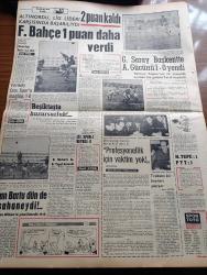 Cumhuriyet Gazetesi - 22 Şubat 1965 - Günün Notları Yazan Ecvet Güresin Köşe Yazısı - Süleyman Demirel'in Teşkilata Bildirisi Ortak Grubun Tasvibiyle Dörtlü Koalisyona Katıldık Hükümet AP Hükümeti Değil - Ege Tütün Piyasası Bu Hafta Açılacak - Zenci Lideri Malcolm X Vurularak Öldürüldü - Türkiye Devrim Diyanet Sitesi Kurma Derneğinden Devrim Kelimesinin Çıkarılması İstendi - Protokol Yazan İlhan Selçuk Köşe Yazısı - Bozkırdaki Çekirdek Yazan Kemal Tahir Yazı Dizisi - Ay'a Gitmek İnsanlar İçin Tehlikeli Olacak - Sophia Loren Lübnan'a Dert Oldu - Malkoçoğlu Konu Ve Resim Ayhan Başoğlu - Amerika'nın 1 Numaralı Kadını Lady Bird Anlatıyor - 1964 1965 Yunus Nadi Armağanı Küçük Hikaye Oğlak Sesi Yazan O. Zeki Özturanlı - Nazi Devrinin Son Üç Meşhurunu 100 Gardiyan Muhafaza Ediyor - Calipso Kralı Metin Ersoy Müzik Şölenine Seve Seve Katılıyor - Ben Devletim Adlı Oyun - Metin Akpınar - Ercan Yazgan - Fransız Sinemasının En Başarılı Yöneticilerinden Truffaut Geliyor - James Bond Çizgi Roman