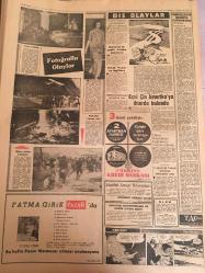YENİ SABAH GAZETESİ  21 TEMMUZ 1962 YIL :25 SAYI :8388--Türkiye de 9 milyon insan tek odalı evlerde yaşıyor --Yere düşen  tabanca da bir kadını yaraladı --Etibank zam yapmak için İETT tesislerini  istiyor --Peru da ki Juntayı kimse istemiyor --İnönü CHP lilere  sabır tavsiye etti --Kanser çözüm yolu bulunuyor --Bekçinin kovaladığı  hırsızı seyrederken balkondan düşüp öldü--Çingeneler 30 bin liralık altın çaldı --Cihangir  cinayeti katili yakalandı ---Sayın Gökay Mazur Görsün :Siyavuşgil ---Temizlik işlerinde bütün memurlar nöbet tutacak --Radyo Programları --Dış Olaylar : Kızıl Çin Amerika ya ihtarda  bulundu ---Sinema :Yeni Filmler --Merdivenle Su Kayağı Tecrübesi --Nihai Karar : Vefa ve D.Spor  Mahalli Lig te --Kokotoviç ,Fenerbahçe den uçak bileti bekliyor --Can Bartu gerçek klasını Venezia  gösterecek --Atletizmde  B.Amerika ve S.Rusya mücadelesi başlıyor --K.Paşa antrenörü A.İhsan nın transferi için İtalya  ya gitti ---Seneye 16 takım--100 kilo afyon ele geçirildi ---