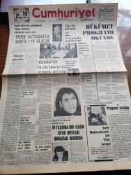 Cumhuriyet Gazetesi - 27 Şubat 1965 - Boşuna Gayretler Yazan Nadir Nadi Köşe Yazısı - Yedek Astsubaylık Süresi 2 Yıl Olacak - Meclis Ve Senatoda Hükümet Programı Okundu - Süleyman Demirel İnşaat Mühendisleri Kongresinde Konuştu - Kızamık Yazan Profesör Doktor Sadi Irmak - Tehlikeli Hastalıklarımız Yazan İlhan Selçuk Köşe Yazısı - Zenci Müslümanların Kongresi Gergin Bir Hava İçinde Açıldı - El Elden Üstündür Sülün Osman Dolandırıldı - Yunus Emre'nin Mezarı Bir Türlü Paylaşılamadı - Genç Oyuncu Sema Özcan Sahnede Yıldız Kenter'in Elinde Patlayan Silahla Yaralandı - Frank Sinatra Gina Lolllobrigida İle Beraber Parlayan Süngüler Filminin Bir Sahnesinde Fotoğraf - James Bond Çizgi Roman - Malkoçoğlu Konu Ve Resim Ayhan Başoğlu - Poto Poto Yazan Erich Von Strocheim Yazı Dizisi - Beşiktaş Lig Sonuncusu Beykoz İle Oynuyor - Fenerbahçe 2. Başkanlığından İstifa Eden Müslim Bağcılar Yardımı Kesmiyor Fakat - Spor Toto'ya 3 Yedek Maç Konuluyor - Basketbolda Fenerbahçe Şampiyonluğu Garantiledi