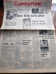 Cumhuriyet Gazetesi - 28 Şubat 1965 - Günün Notları Yazan Ecvet Güresin Köşe Yazısı - Yeni Tip Biralar Yarın Satışa Çıkıyor - Genelkurmay Başkanlığında Suat Hayri Ürgüplü İle Milli Savunması Bakanı Hasan Dinçer İştiraki İle Toplantı Yapıldı - Kıbrıs Birliği Mart'ta Gidiyor - Toprak Su İşleri 1 Milyarlık Yatırım Yapıyor - Hükümetle Radyonun Arası Açıldı -  Sağlık Ve Sosyal Yardım Bakanı Faruk Sükan Geldi - Çetin Altan'ın Kitabı Yazan İlhan Selçuk Köşe Yazısı - Malcolm X'in Cenazesi Dün Kaldırıldı - Zaza Traş Bıçağı - Bozkırdaki Çekirdek Yazan Kemal Tahir Yazı Dizisi - Haftanın Şakası Yazan Burhan Felek - Hüseyin Rahmi Gürpınar'ın Gulyabanisi Piyes Haline Getiriliyor - James Bond Çizgi Roman - Malkoçoğlu Konu Ve Resim Ayhan Başoğlu - Dört İngiliz Aktörü İstanbul'da Machbet'i Değişik Biçimde Temsil Edecekler - Beşiktaş Yine Puan Verdi - Galatasaray Başkentte Demirspor'a Takıldı - Beyrut'a Gidecek Kaynak Ekibi Belli Antrenör Mahmut Eroğlu Sakatlandı - Eusebio Avrupa Kupası Gol Kralı
