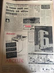 YENİ SABAH GAZETESİ 17 EKİM 1963 YIL :26 SAYI :8834--Lokomotif olayı dün de görüşüldü : Adalet Partili bir  hatip İhsan Ş.Dura nın milletin hakkını korunmadığını ileri sürdü --Müstakil aday Mümtaz Tarhan Her Davanın Çaresi Bulunur Dedi --İnönü Azizoğlu nun da istifası için diretiyor ---Avukatı ,hakim ve sanığı da kadın dava --Gaziantep te askeri bir kamyon devrildi 7 er öldü ,2 yaralı var ---Yeni döviz kurları ilan edildi ---Bol keseden bağışlama :Siyavuşgil --14 Kanser çeşidi yeni ilaçlarla yok ediliyor --Fenerbahçe ikinci turda ---Beşiktaş ,Bükreş de Rapid ile oynuyor --France Football Galatasaray dan ateşli bir takım diye bahsediyor ---Galatasaray bugün İzmir e gidiyor --Türkiye -İsrail Milli Baltrap Karşılaşması Bugün Başlıyor ----Adayların Şu Silik Manzarası --