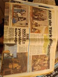 Gazete sayfaları - 1977 Yılları muhtelif  magazin sayfaları 12 Adet parça