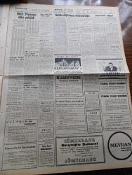 Cumhuriyet Gazetesi - 16 Ocak 1965 - Adalet Partisi Küçük Partilere Karşı - Winston Churchill Hasta - Sahte Diploma Yolsuzluğunun 35 Sanığı Ağır Cezaya Verildi - Ankara'da Babeuf Davasına Başlandı - İlhan Selçuk Köşe Yazısı - Bozkırdaki Çekirdek Yazan Kemal Tahir Yazı Dizisi -  Burhan Felek Köşe Yazısı - Kennedy'nin Bir Mektubu 27.000 Liraya Satıldı - Malkoçoğlu Konu Ve Resim Ayhan Başoğlu - James Bond Çizgi Roman - Dehşet Yolu Yazan Richard M. Stern Yazı - Milli Takım Adayları 2. Antreman Maçını Bugün Ali Sami Yen Stadında Galatasaray Genç Takımı İle Yapıyor - Metin Oktay İstirahatte - Puppo Sandro Gerçek Bir Futbol Adamıdır - Yaşar Doğu Kupası Güreşleri Sona Erdi
