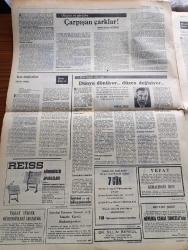 Cumhuriyet Gazetesi - 11 Eylül 1972 - Süleyman Demirel İstanbul Adalet Partisi İl Kongresinde Konuştu Devleti Yeniden Kurmak Zorunlu - Olimpiyat Köyünde Silah Sesleri Heyecan Yarattı - 19 Ülkenin Gazetecileri Basın Özgürlüğüne Sorununu Tartışıyor - 1958'de Temeli Atılan İzmir Tiyatro Sarayı Ortada Kaldı - 50. Yılda Trafik Suçlarının Da Affı İstendi - Faruk Ilgaz İl Başkanı Seçildi - Çarpışan Çarklar Yazan Şevket Süreyya Aydemir Köşe Yazısı - Oktay Akbal Köşe Yazısı - Malkoçoğlu Konu Ve Resim Ayhan Başoğlu - Dişi Bond Çizgi Roman - İzmir'in İçinde Samim Kocagöz'ün Romanı Yazı Dizisi - Doktor Cemil Yıldız İncesu'nun Romanı Yazı Dizisi - Abdülcanbaz Çizen Turhan Selçuk - Fenerbahçe Adana'yı Osman İle Yendi - Boksta En Fazla Altını Küba Aldı - 1972 Münih Olimpiyatı - Basketbol Finalinde Skandal Şampiyon Bir Gün Sonra Belli Olacak