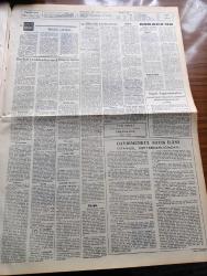 Cumhuriyet Gazetesi - 11 Eylül 1972 - Süleyman Demirel İstanbul Adalet Partisi İl Kongresinde Konuştu Devleti Yeniden Kurmak Zorunlu - Olimpiyat Köyünde Silah Sesleri Heyecan Yarattı - 19 Ülkenin Gazetecileri Basın Özgürlüğüne Sorununu Tartışıyor - 1958'de Temeli Atılan İzmir Tiyatro Sarayı Ortada Kaldı - 50. Yılda Trafik Suçlarının Da Affı İstendi - Faruk Ilgaz İl Başkanı Seçildi - Çarpışan Çarklar Yazan Şevket Süreyya Aydemir Köşe Yazısı - Oktay Akbal Köşe Yazısı - Malkoçoğlu Konu Ve Resim Ayhan Başoğlu - Dişi Bond Çizgi Roman - İzmir'in İçinde Samim Kocagöz'ün Romanı Yazı Dizisi - Doktor Cemil Yıldız İncesu'nun Romanı Yazı Dizisi - Abdülcanbaz Çizen Turhan Selçuk - Fenerbahçe Adana'yı Osman İle Yendi - Boksta En Fazla Altını Küba Aldı - 1972 Münih Olimpiyatı - Basketbol Finalinde Skandal Şampiyon Bir Gün Sonra Belli Olacak
