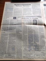Cumhuriyet Gazetesi - 17 Eylül 1972 - Fikir Suçu Yazan Nadir Nadi Köşe Yazısı - Denizcilikte Bankası Zam Yaptı - Uluslararası Gazeteciler Federasyonu FİJ Başkanı Michanek Sohbet Toplantısı Yaptı - İstanbul'un Polis Kadrosu Yetersiz - Faili Meçhul Suç Oranı Devamlı Yükseliyor - İsrail Lübnan'daki Bazı Gerilla Köylerini Takıp Yıktı - Bir Yalnızlık Yazan Oktay Akbal Köşe Yazısı - Münih Olayı Ve Ortadoğu Yazan Profesör Doktor Ahmet Şükrü Esmer - Abdülcanbaz Çizen Turhan Selçuk - İzmir'in İçinde Samim Kocagöz'ün Romanı Yazı Dizisi - Doktor Cemil Yıldız İncesu'nun Romanı Yazı Dizisi - Dişi Bond Çizgi Roman - Tiffany Jones Çizgi Roman - Garth Çizgi Roman - Malkoçoğlu Konu Ve Resim Ayhan Başoğlu - İstanbul Ankara Radyosu Programı - Hacıhüsrevliler Yazan Selahattin Güler - Galatasaray Şekerspor Deplasmanından 1 Puanla Dönüyor - Kanadalıların İddiası Montreal Stadı Münih'i Bastıracak - Steve Prefontaine Wottle Ve Ryun Geçildi
